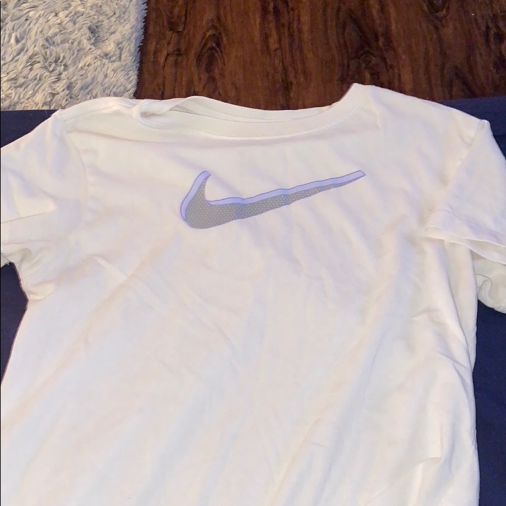 white nike t shirt